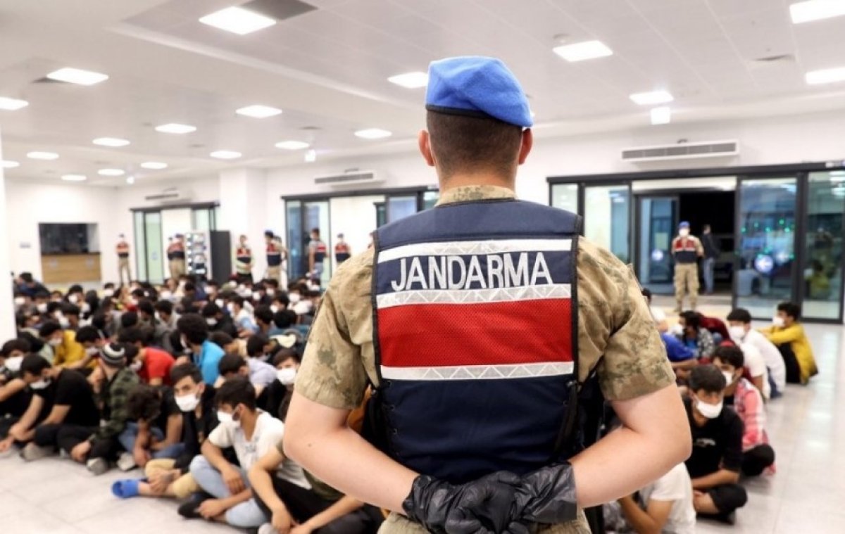 Sınır dışı edilen düzensiz göçmen sayısı açıklandı