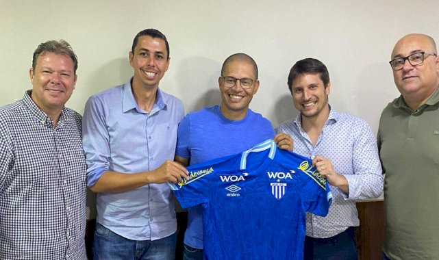 Alex de Souza, Avai'nin teknik direktörü oldu.