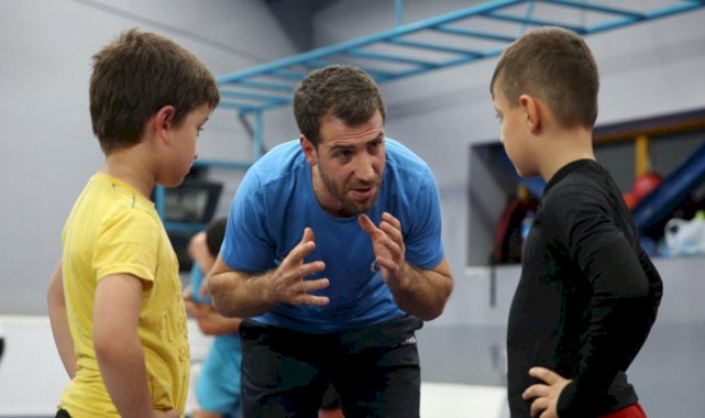 Sakaryalı şampiyon güreşçi, yetenikli öğrencileri spora kazandırıyor