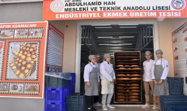 Siirt'te halk ekmek yayılıyor