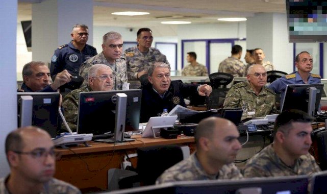 TSK'nın 'kılıç' pençesi... Bakan Akar'dan personeline tebrik