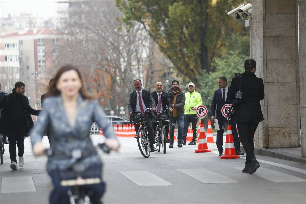 TBMM'de bisikletli günler: Bakan Kasapoğlu ve milletvekilleri tur attı