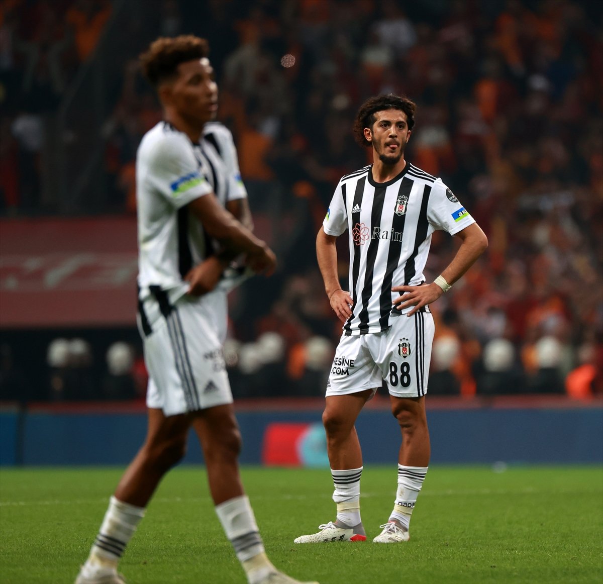 Top toplayıcı çocuğu iten Tayfur Bingöl'den açıklama