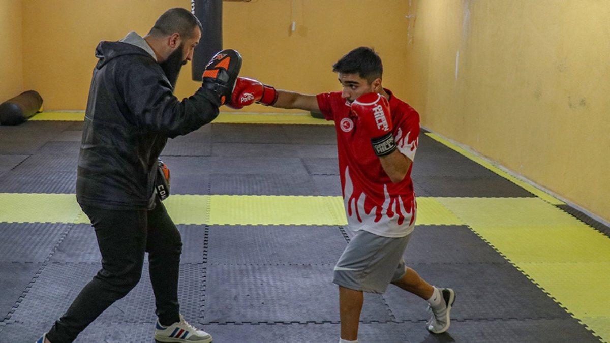 Vanlı Bedirhan, antrenmanlarını izleyerek başladığı kick boksta Avrupa şampiyonu oldu