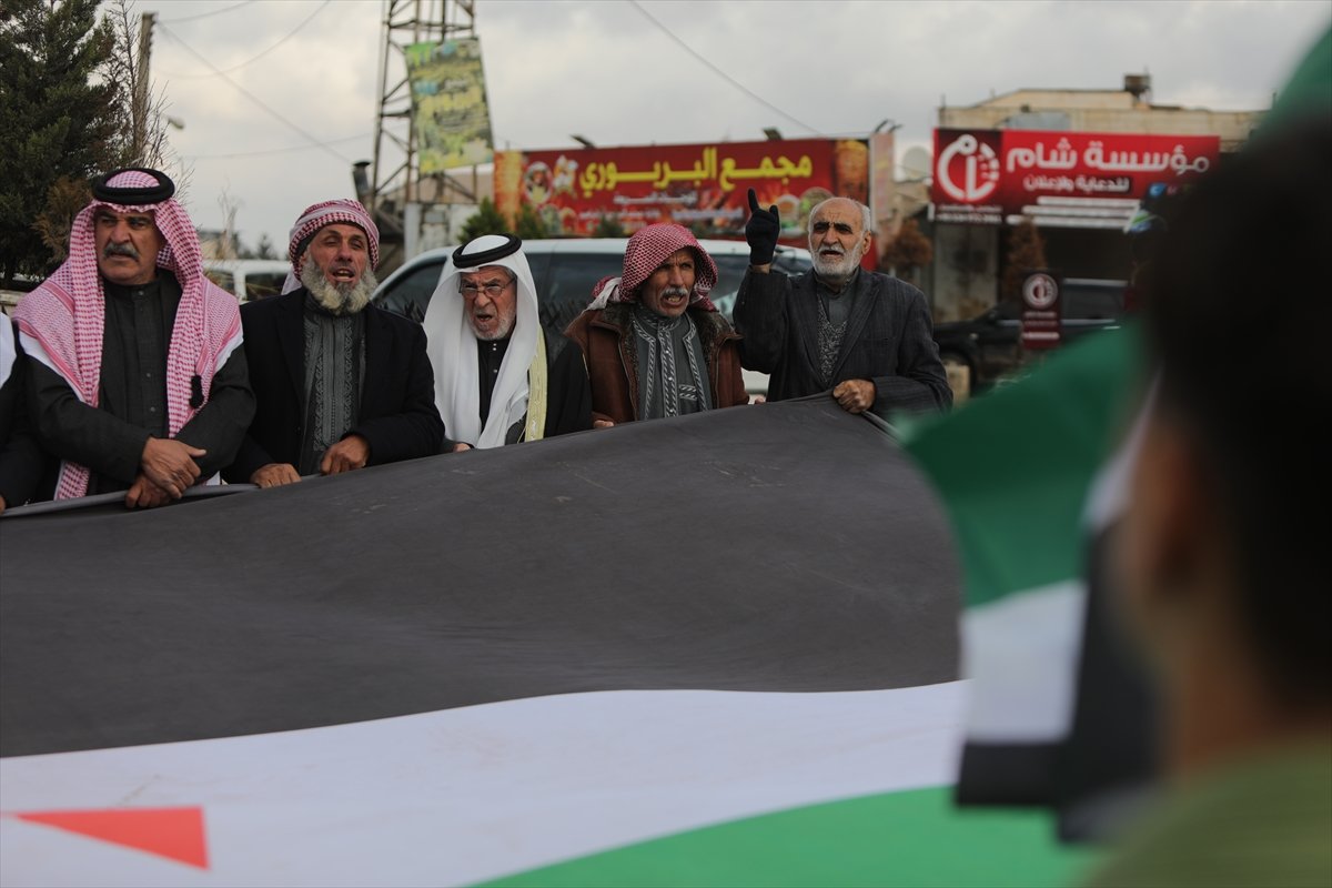 Yerlerinden edilen Tel Rıfatlılardan, YPG karşıtı protesto