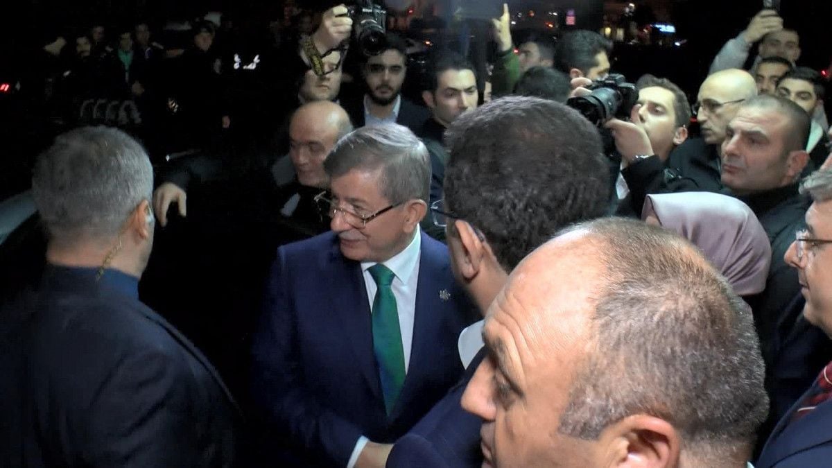 Ahmet Davutoğlu, İmamoğlu kararını değerlendirdi