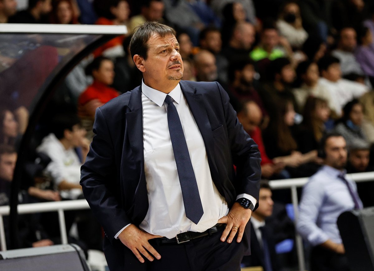 Anadolu Efes, Büyükçekmece Basketbol'a mağlup oldu