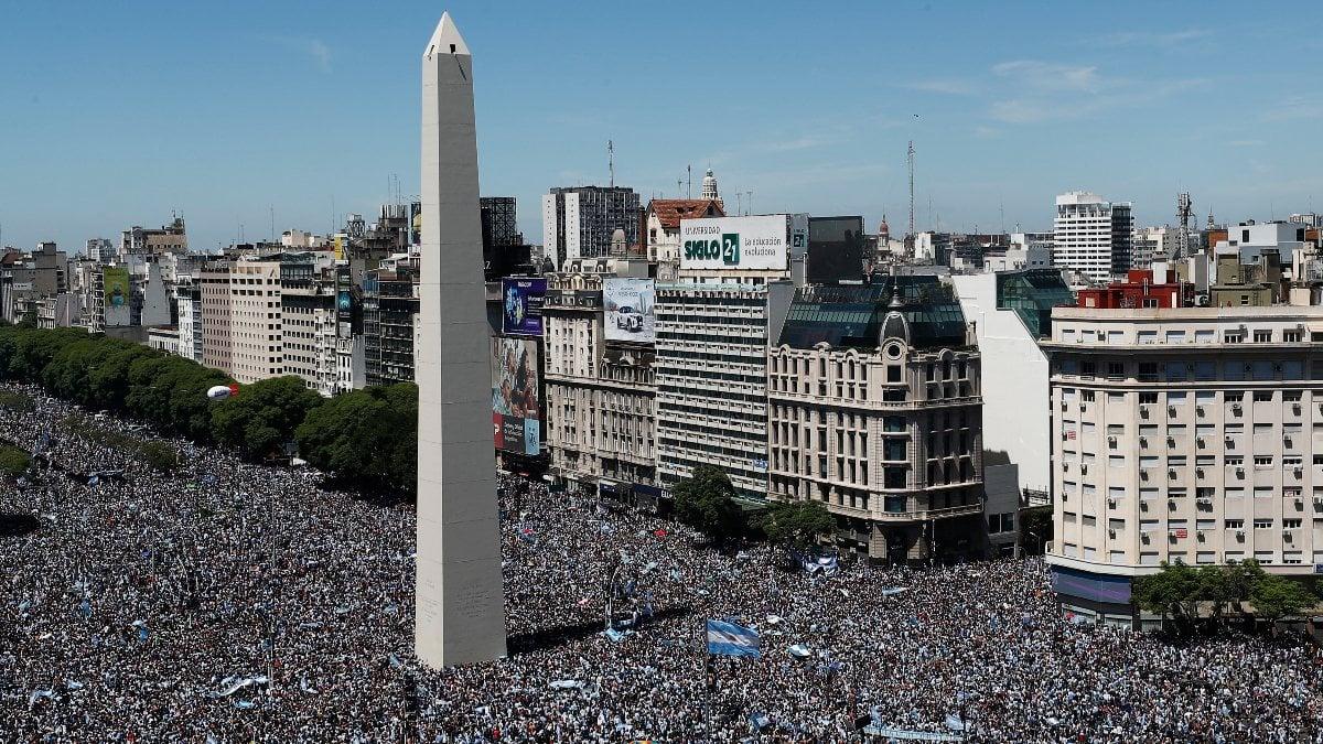 Arjantin'de milyonlar, Dünya Kupası'nı kazanan futbolcuları karşıladı