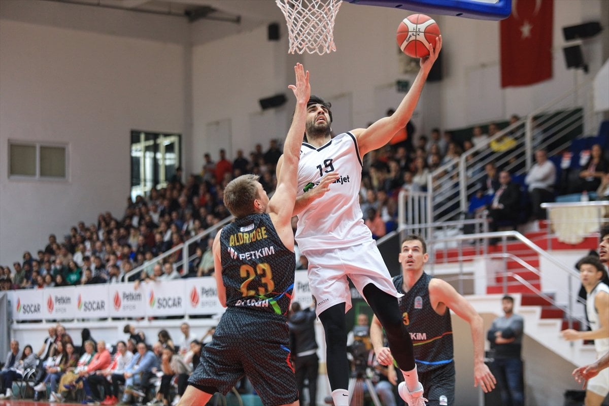 Beşiktaş, Aliağa Petkim'e mağlup oldu