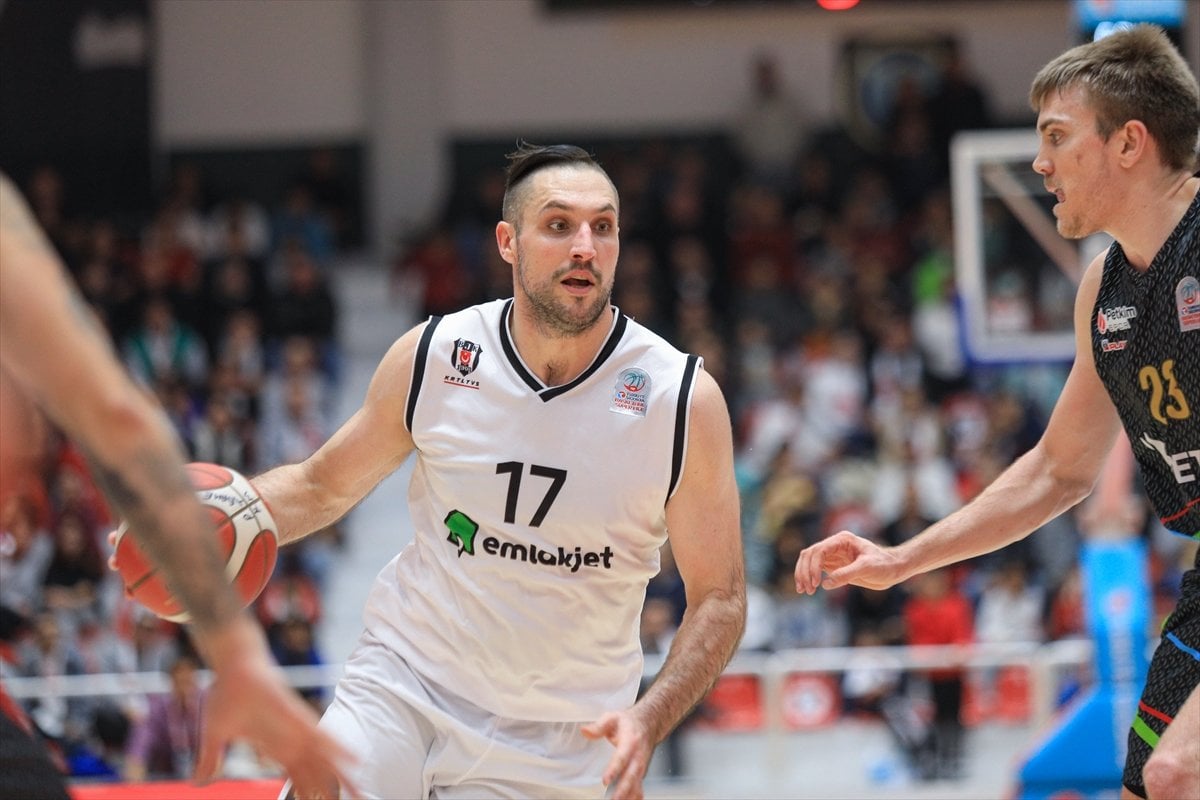 Beşiktaş, Aliağa Petkim'e mağlup oldu