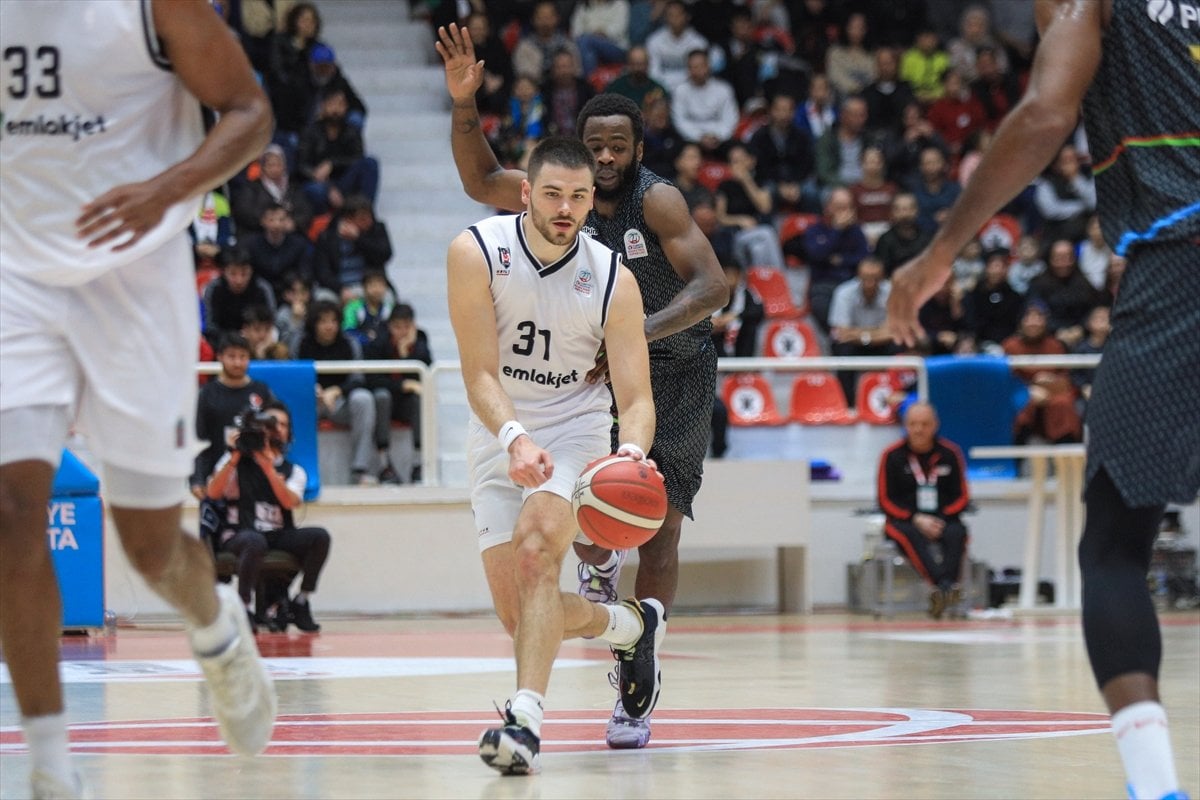 Beşiktaş, Aliağa Petkim'e mağlup oldu