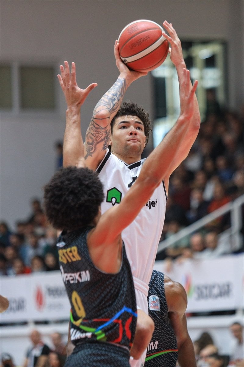 Beşiktaş, Aliağa Petkim'e mağlup oldu