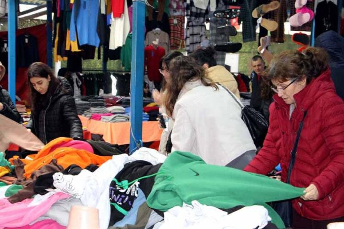 Bulgarlar yılbaşı alışverişi için Edirne'yi doldurdu