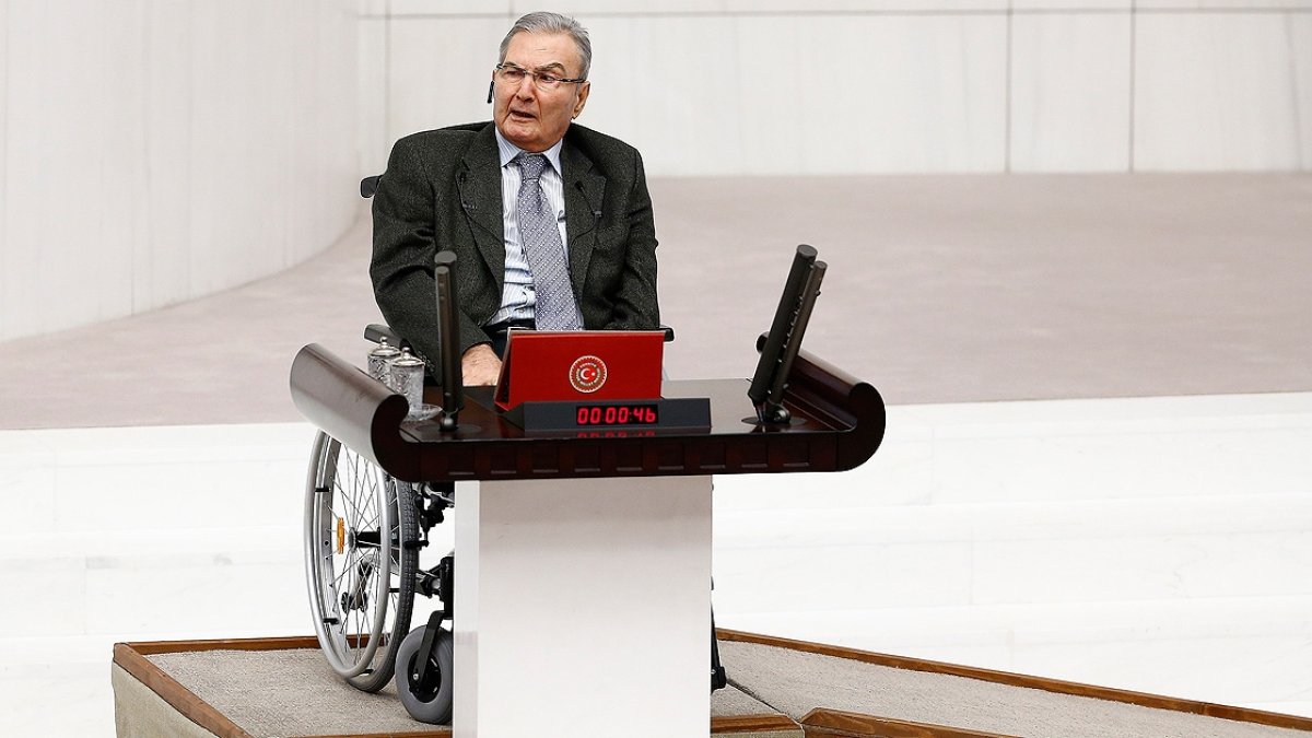 Deniz Baykal: CHP’nin yaptığı toplantı çok önemli