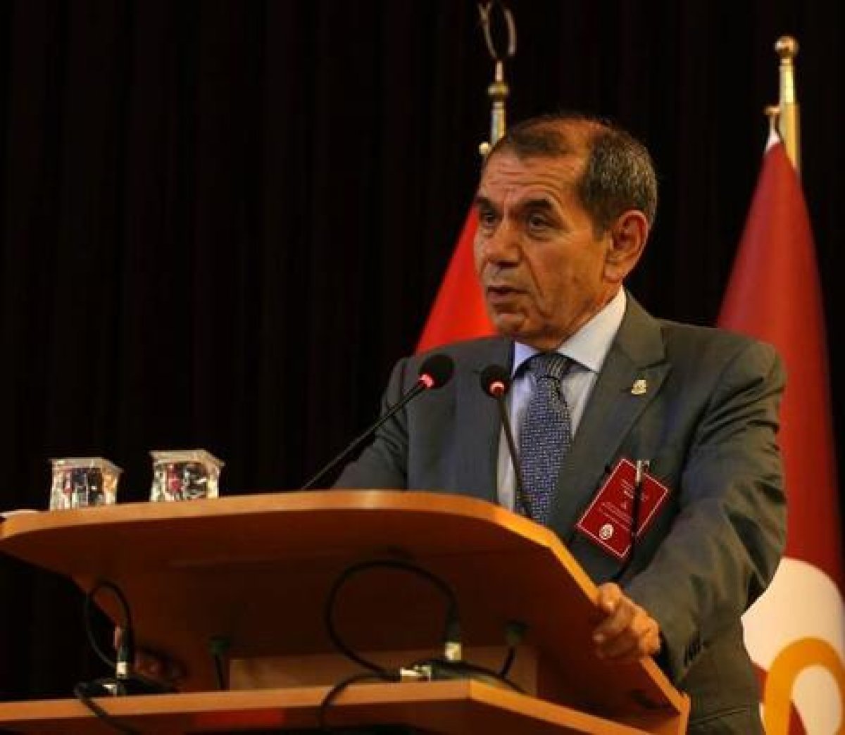 Dursun Özbek: Galatasaray çok zor bir dönemden geçiyor