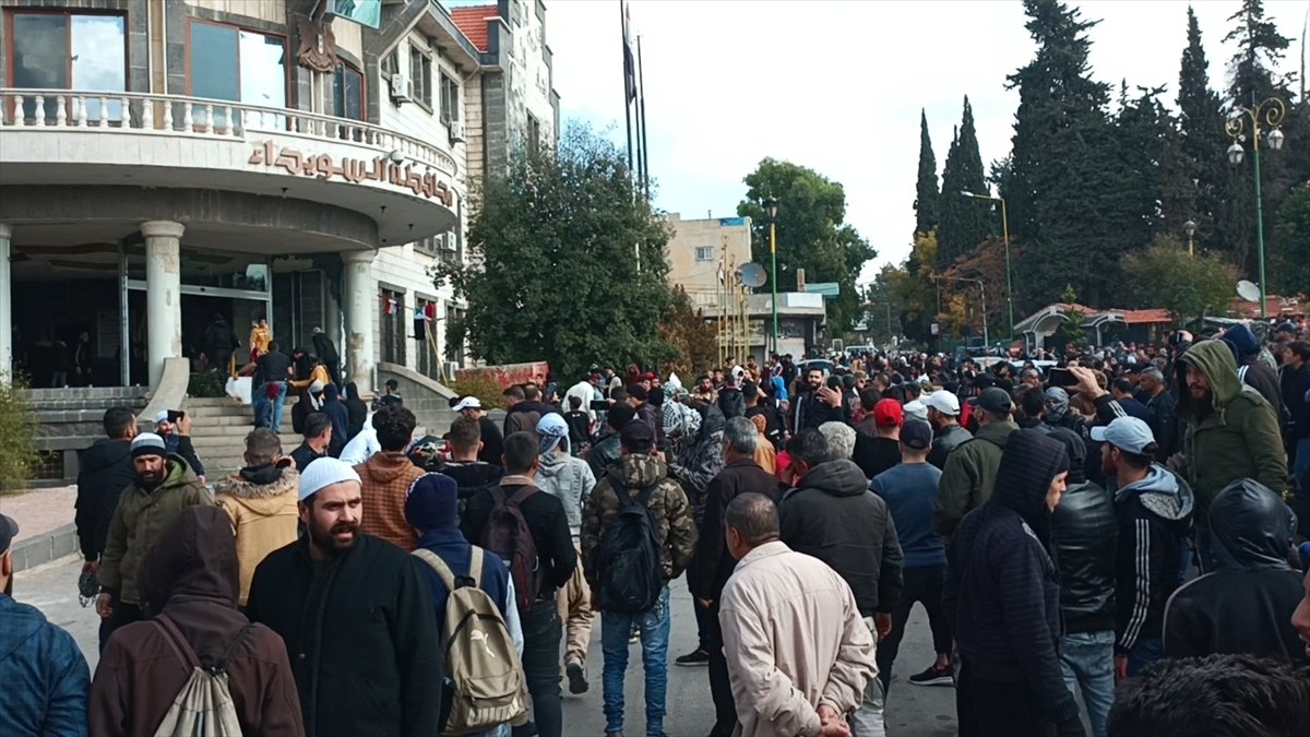 Esad'ın askerleri, protestocuların üzerine ateş açtı