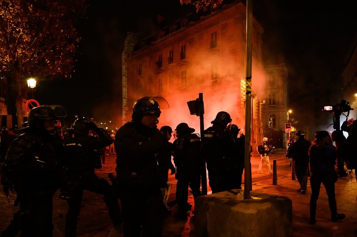 Fransa - Fas karşılaşması öncesi Paris'te olaylı gece