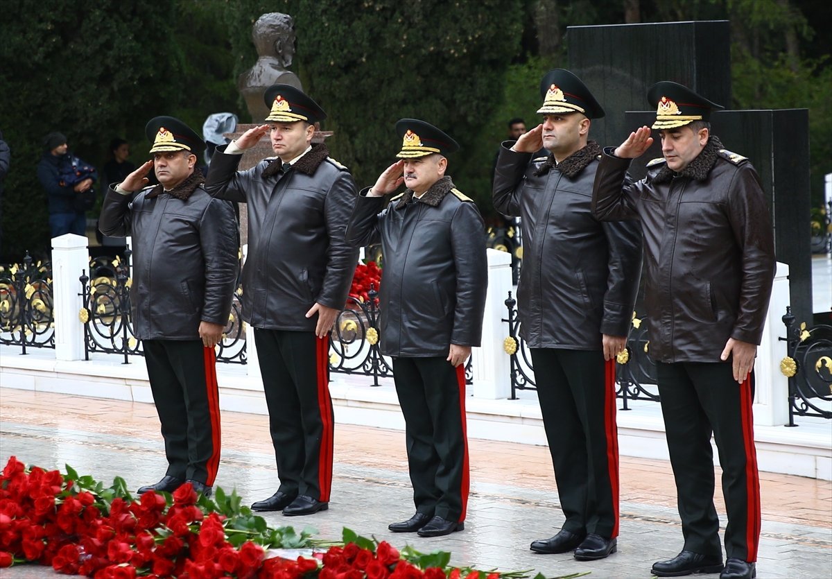 Haydar Aliyev, kabri başında anıldı