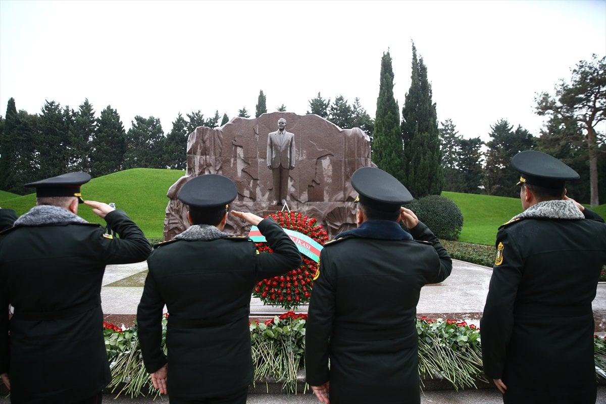 Haydar Aliyev, kabri başında anıldı