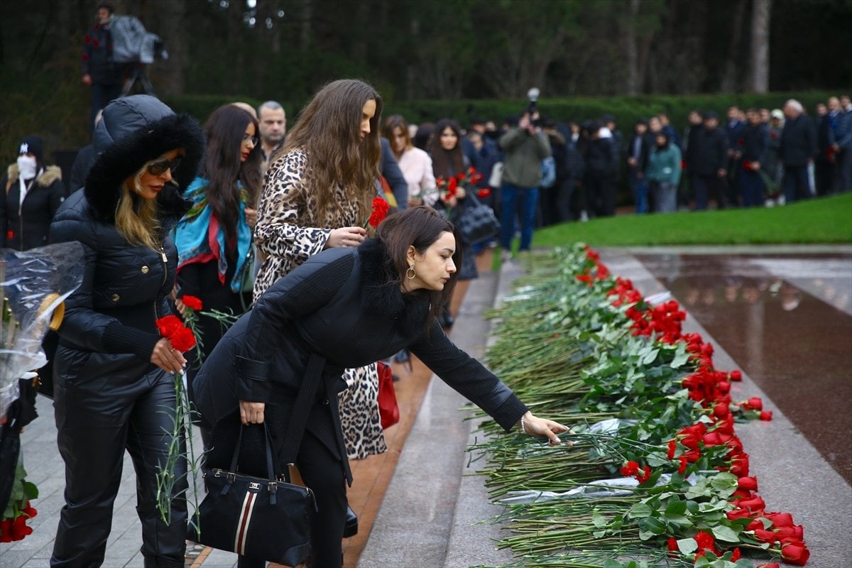 Haydar Aliyev, kabri başında anıldı