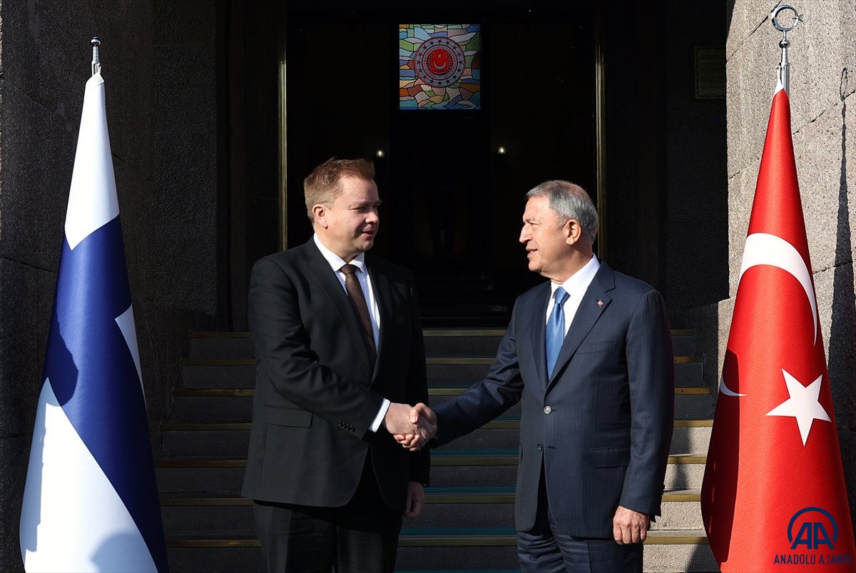 Hulusi Akar, Finlandiyalı mevkidaşı ile görüştü