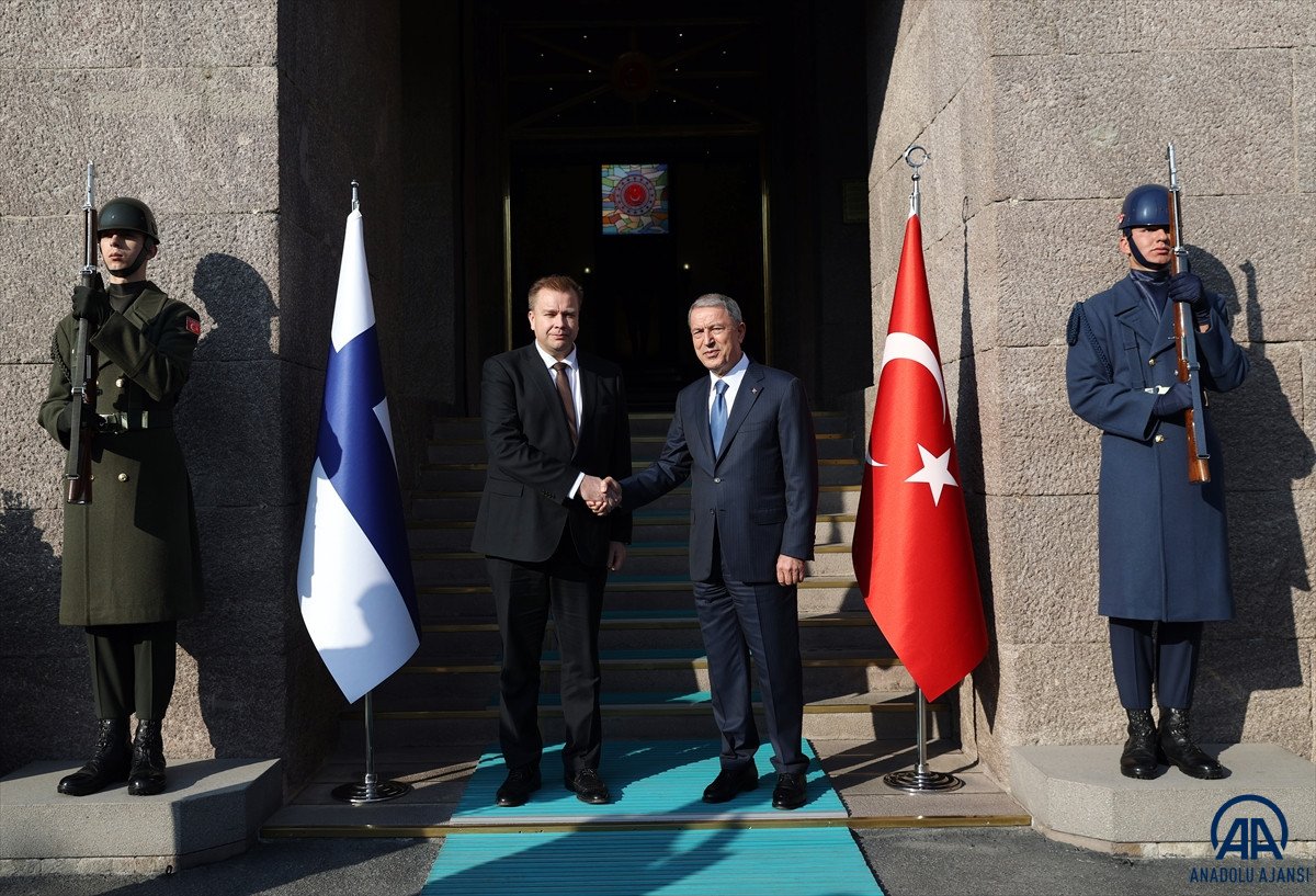 Hulusi Akar, Finlandiyalı mevkidaşı ile görüştü