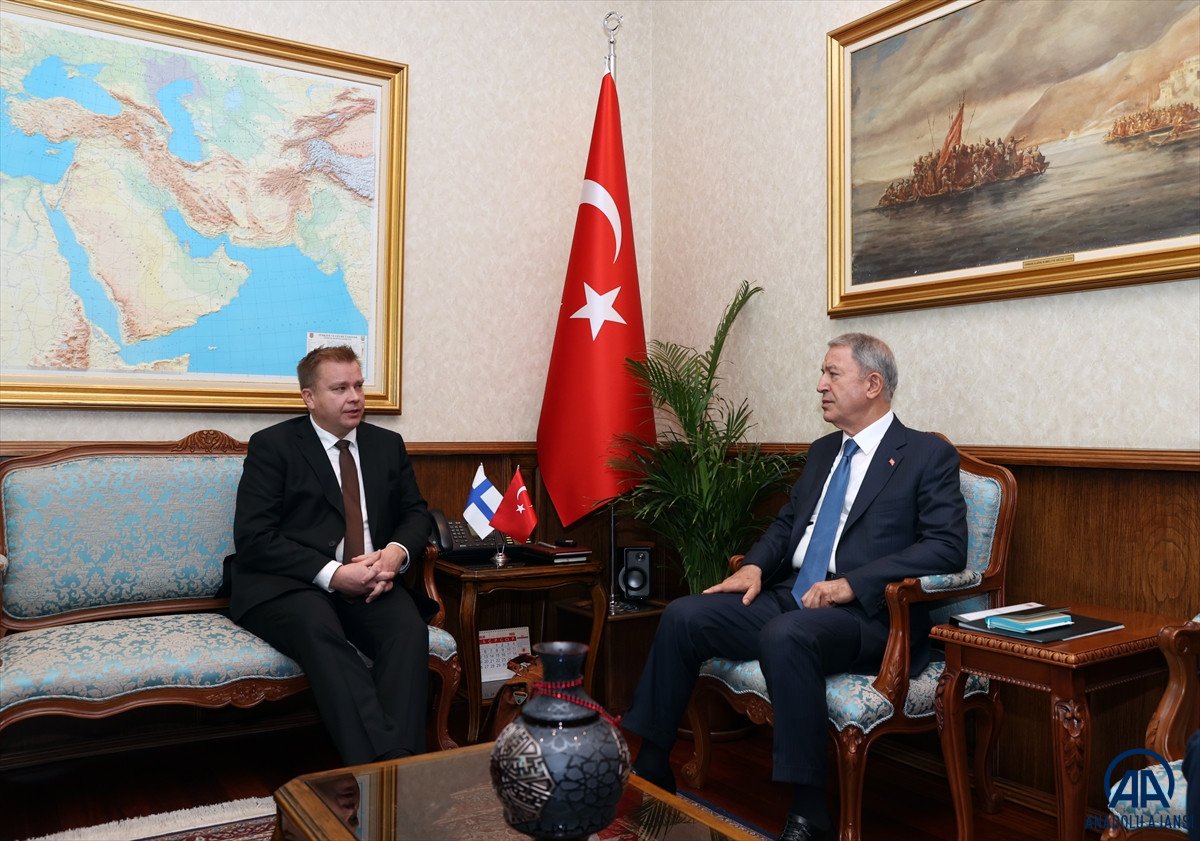 Hulusi Akar, Finlandiyalı mevkidaşı ile görüştü
