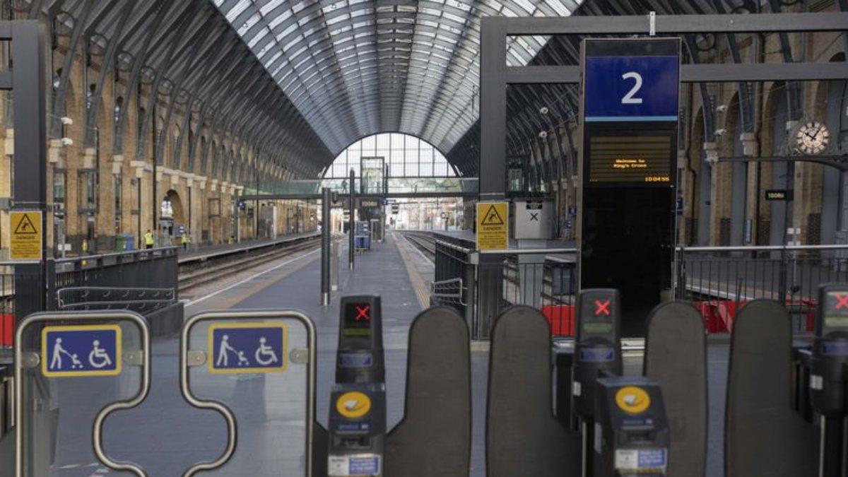 İngiltere&#039;de grev çağrısı iş kollarına yayılıyor