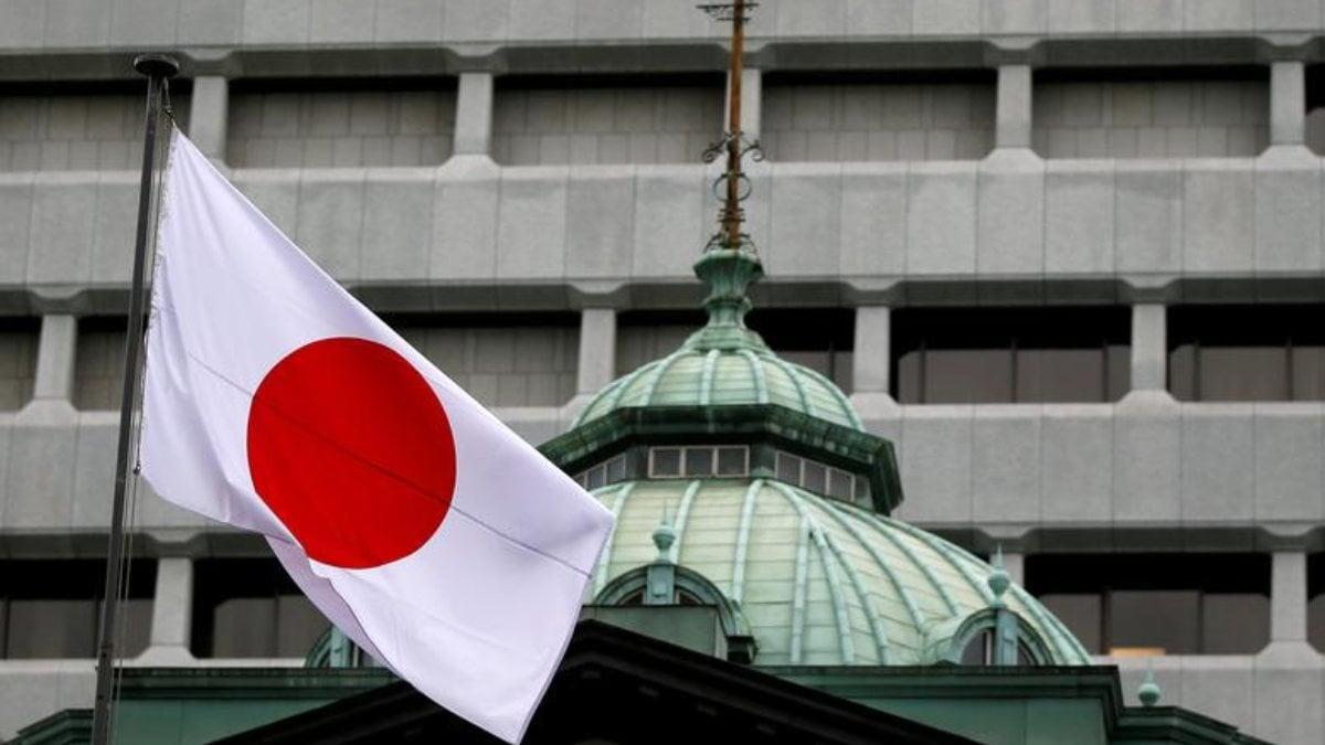 Japonya'da tarikat ilişkileri olan bakan, görevden alındı