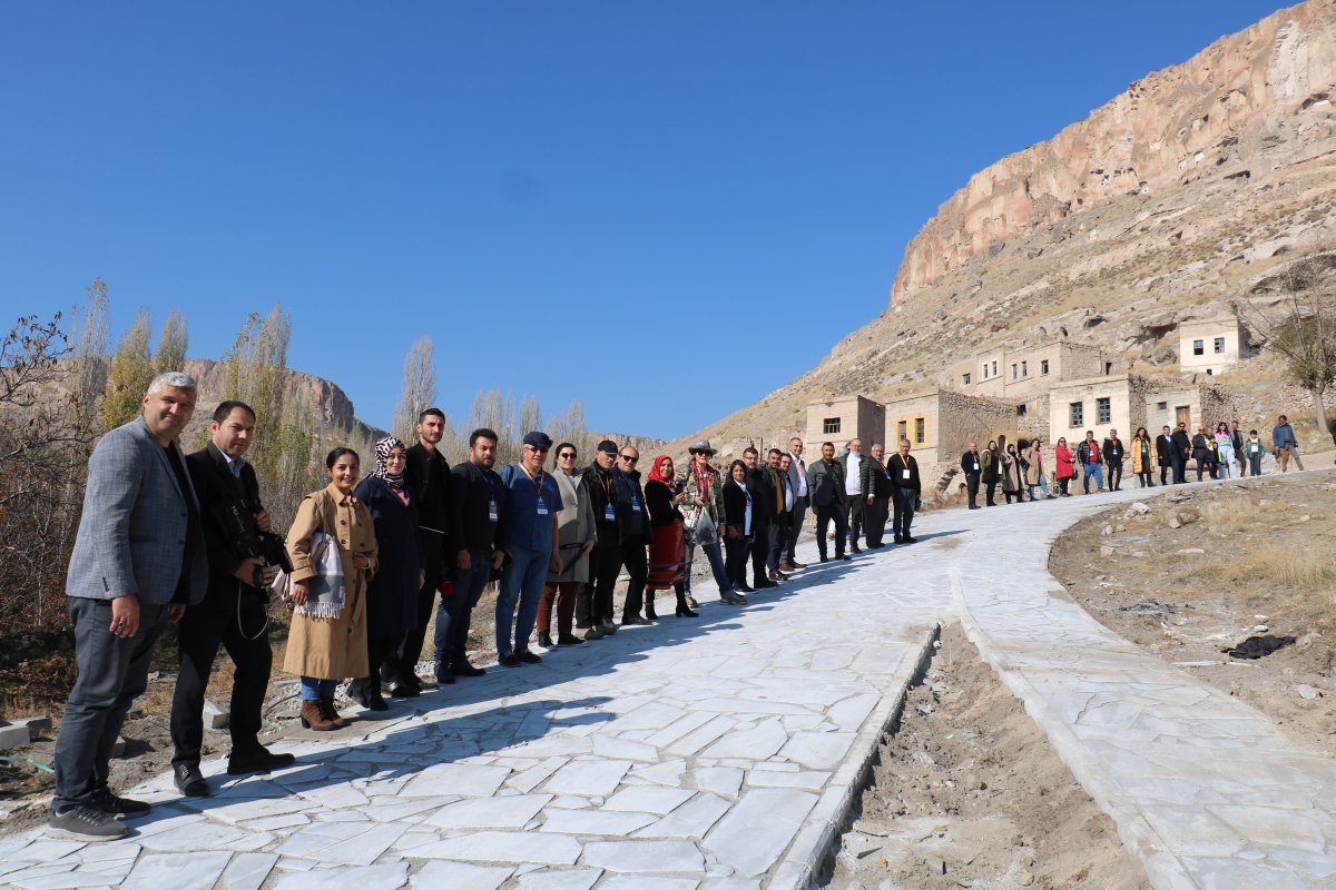 Kayseri'de gazetecilerle öğrencileri buluşturan program