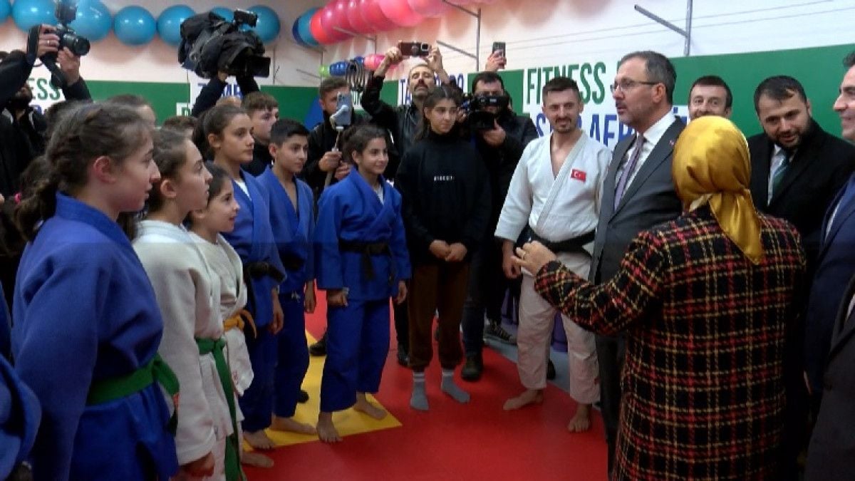 Mehmet Muharrem Kasapoğlu: Gençlerimiz her şeyin en iyisine layıktır