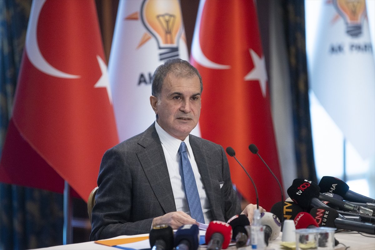 Ömer Çelik: Tanklar kime yol veriyorsa diktatör odur