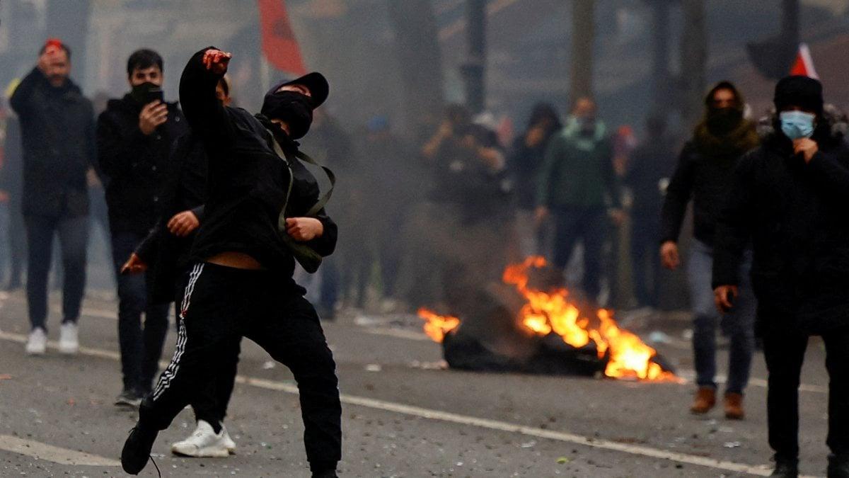 Paris saldırganı, cinayete teşebbüsten tutuklu yargılanacak