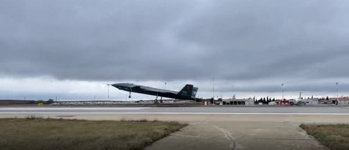 Selçuk Bayraktar'dan 'Kızılelma' paylaşımı: Zor tutuyoruz