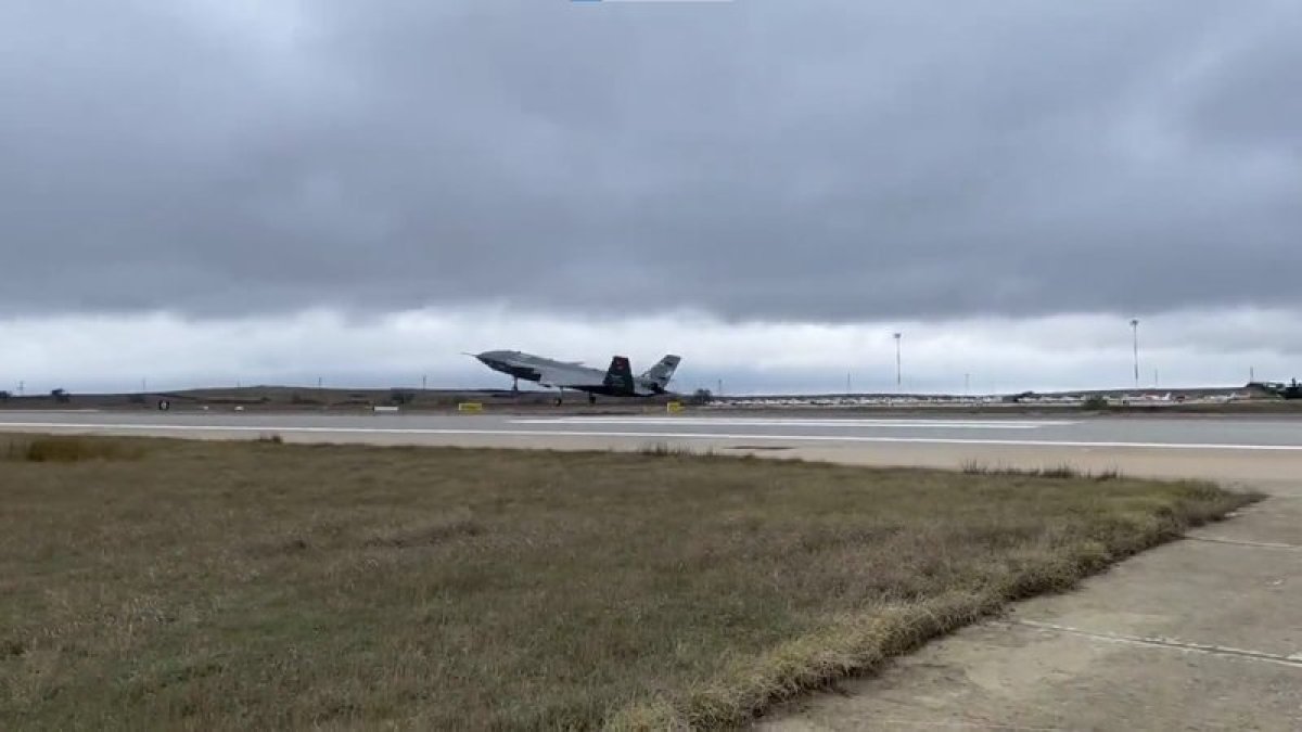 Selçuk Bayraktar'dan 'Kızılelma' paylaşımı: Zor tutuyoruz