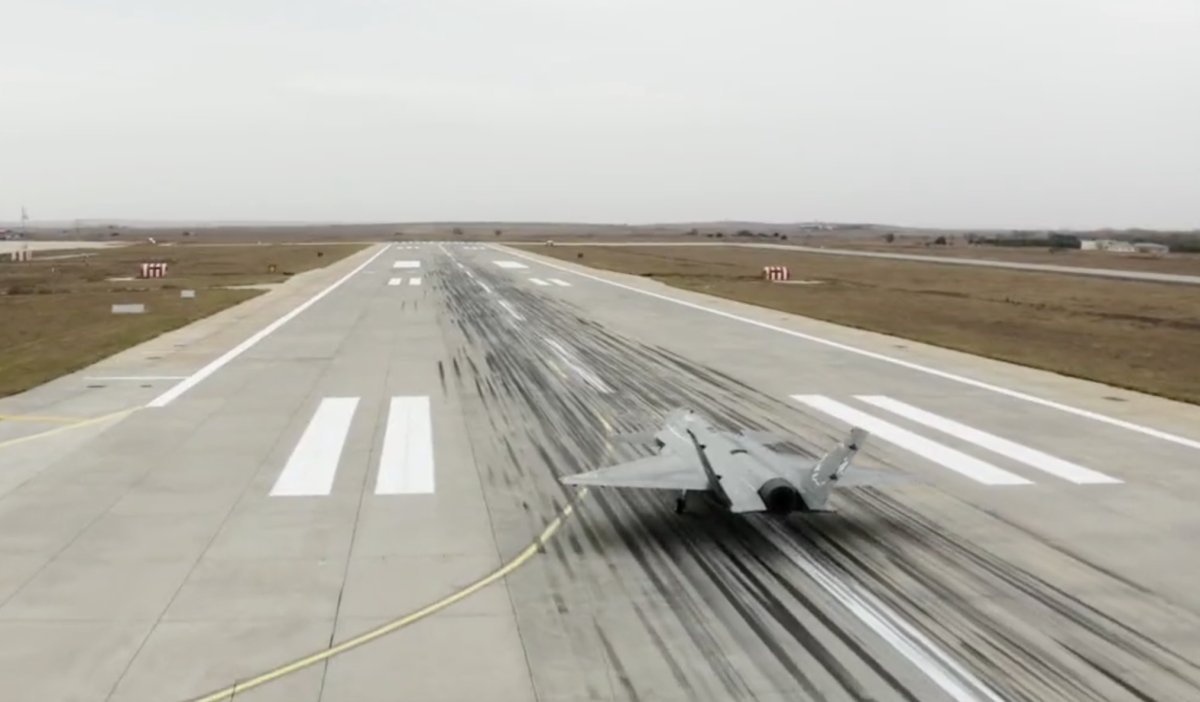 Selçuk Bayraktar'dan 'Kızılelma' paylaşımı: Zor tutuyoruz