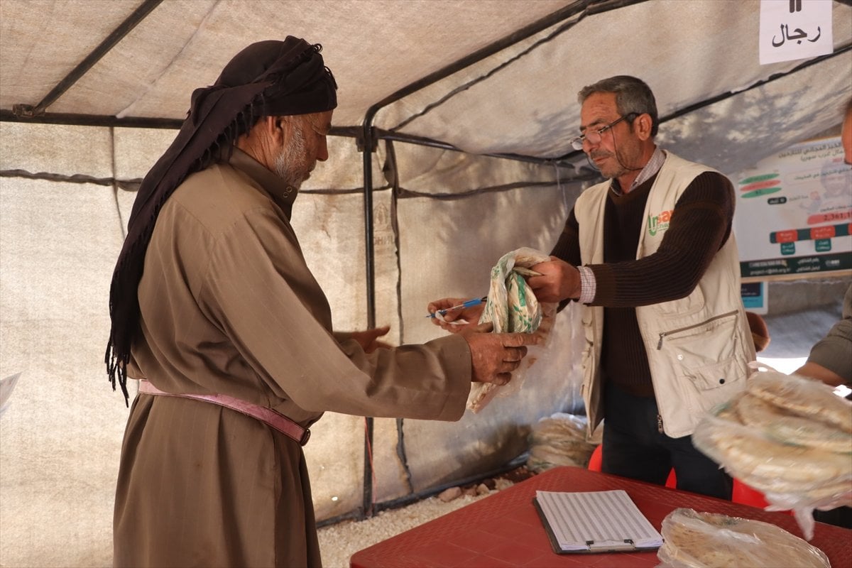 Suriye’de kamplarda yaşayanlara günlük 54 bin ekmek dağıtılıyor
