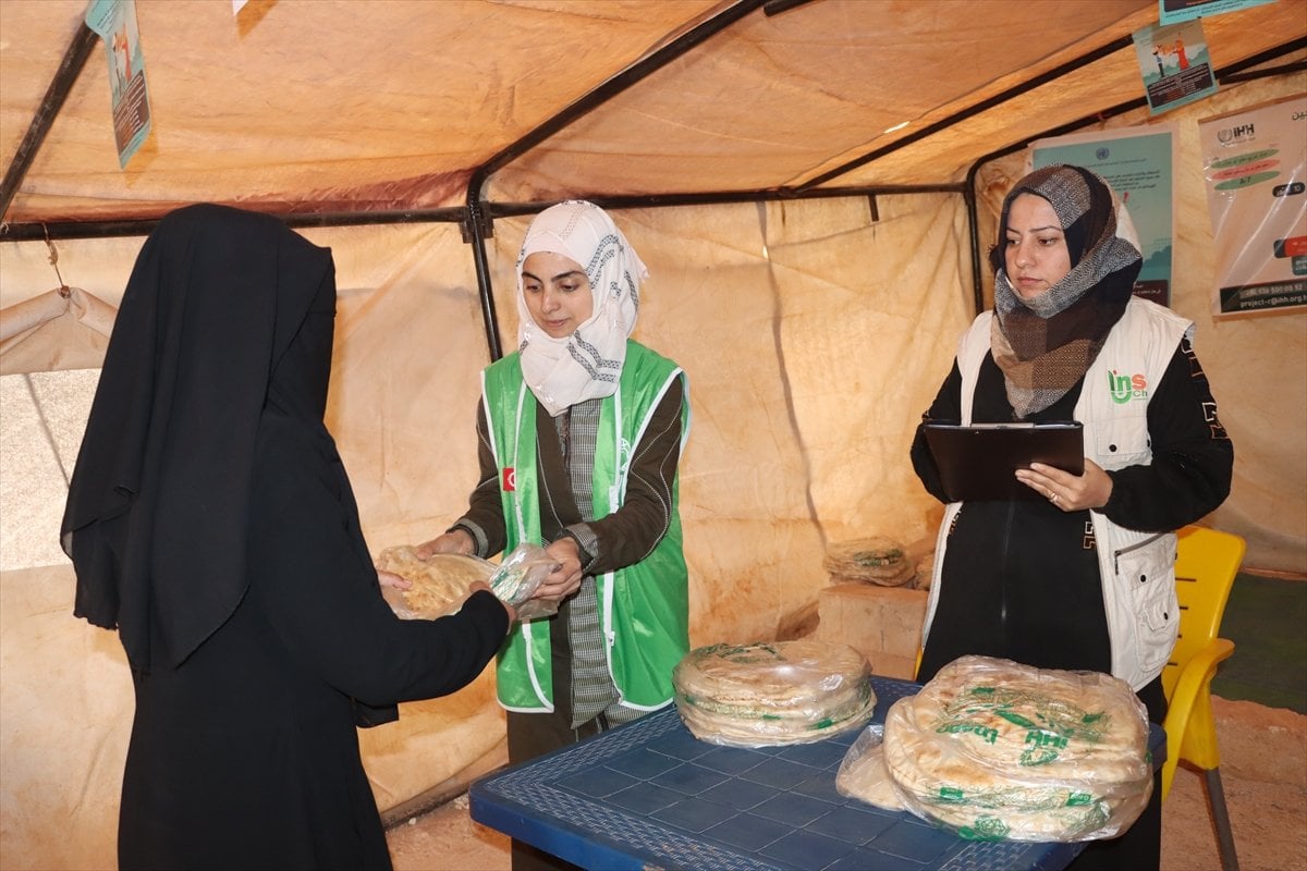 Suriye’de kamplarda yaşayanlara günlük 54 bin ekmek dağıtılıyor