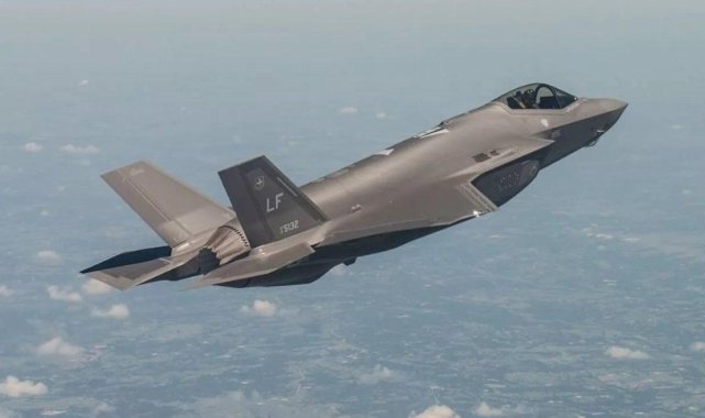 Almanya, F-35 tipi savaş uçağı alımı için imzayı attı
