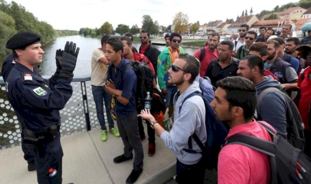 Avusturya: Türkiye sınırında tel örgüler inşa edilmeli