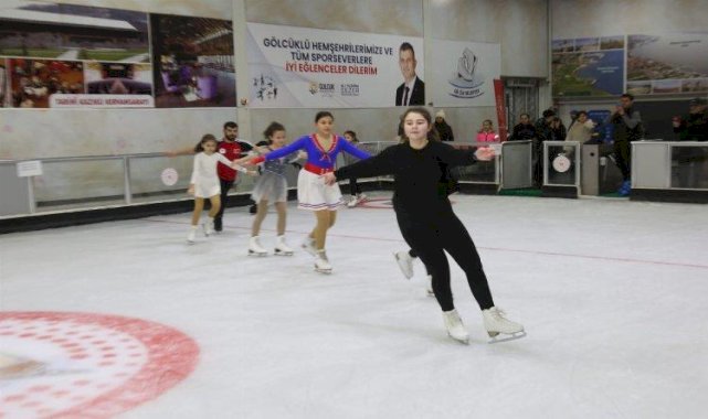 Kocaeli Gölcük'te buz pisti bakım sonrası yeniden hizmette