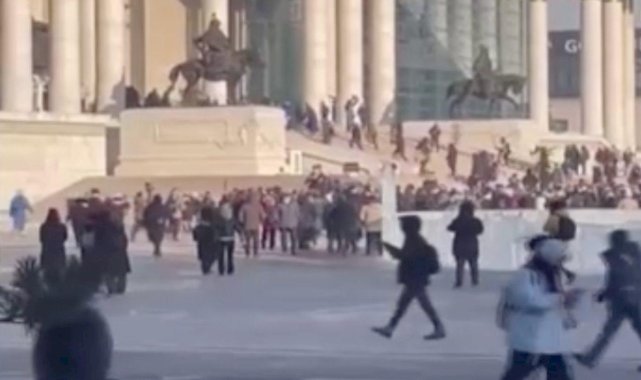 Moğolistan'da yolsuzluk protestoları başkenti karıştırdı