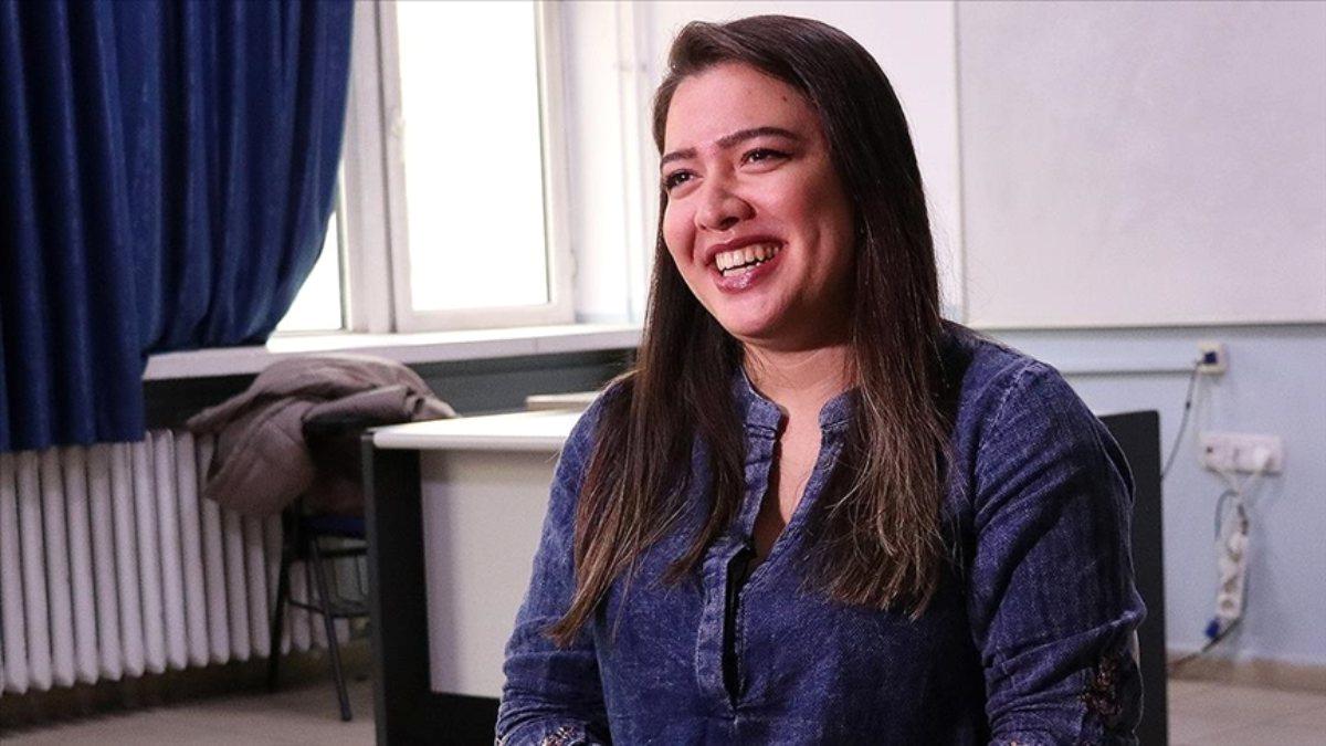 Türk kızı, filmlerden öğrendiği Hintçe ile Hindistan&#039;ın aranan sesi oldu