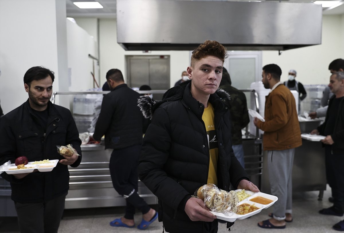 Türkiye, 2022'de yaklaşık 110 bin göçmeni sınır dışı etti