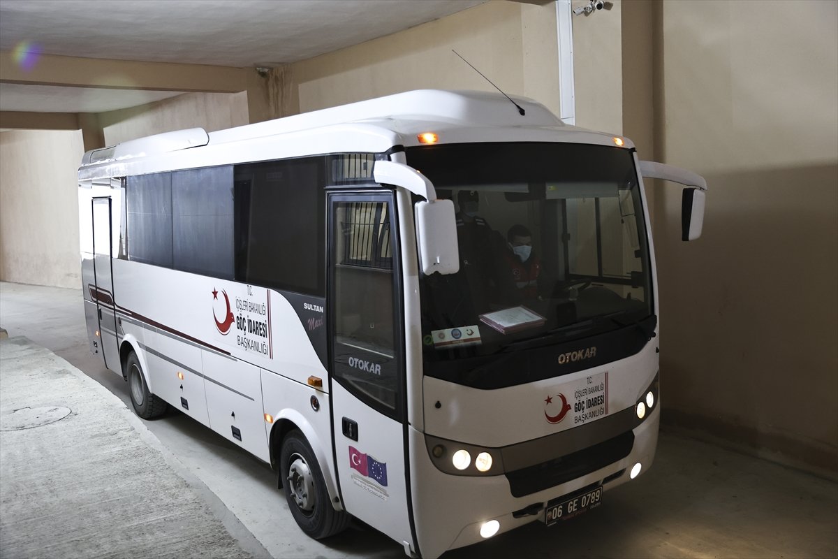 Türkiye, 2022'de yaklaşık 110 bin göçmeni sınır dışı etti