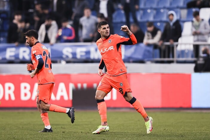 Başakşehir, Kasımpaşa'yı son dakika golleriyle yendi