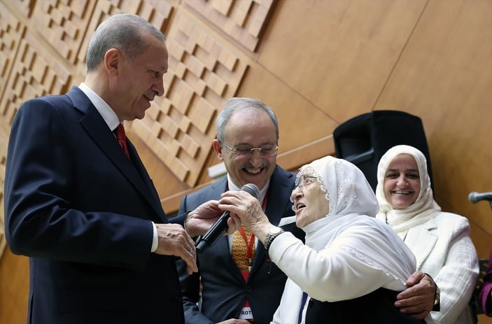 Bayburtlu Alime Nine'den Cumhurbaşkanı Erdoğan'a övgü dolu sözler