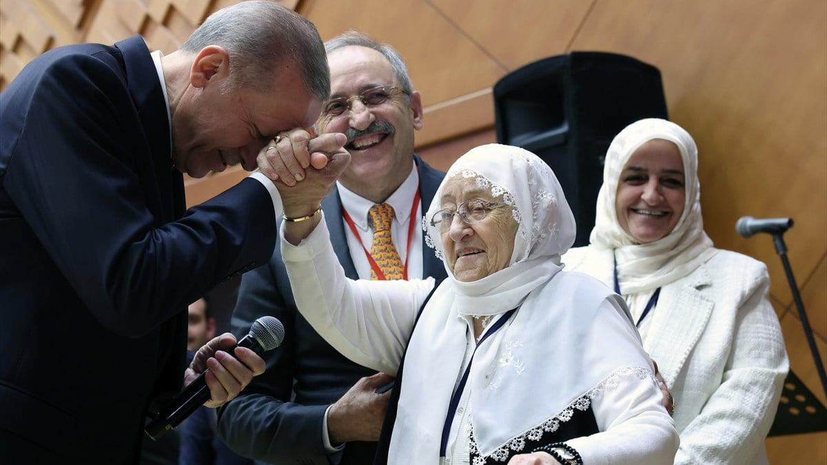Bayburtlu Alime Nine&#039;den Cumhurbaşkanı Erdoğan&#039;a övgü dolu sözler