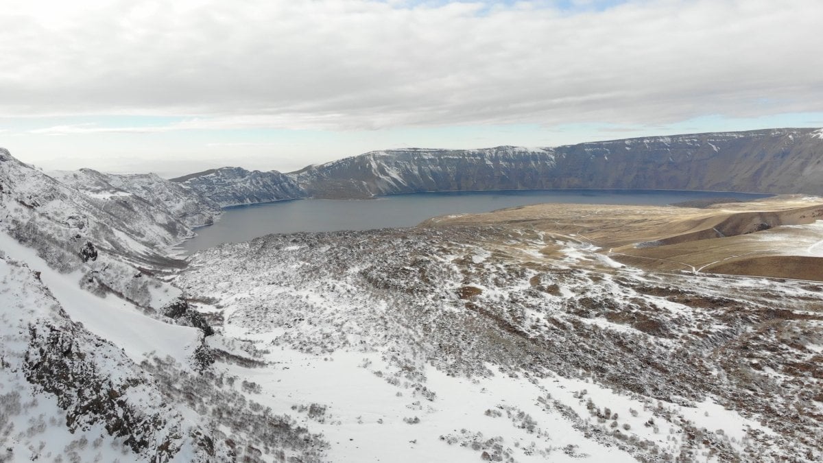 Bitlis'te 2 mevsim aynı anda yaşanıyor