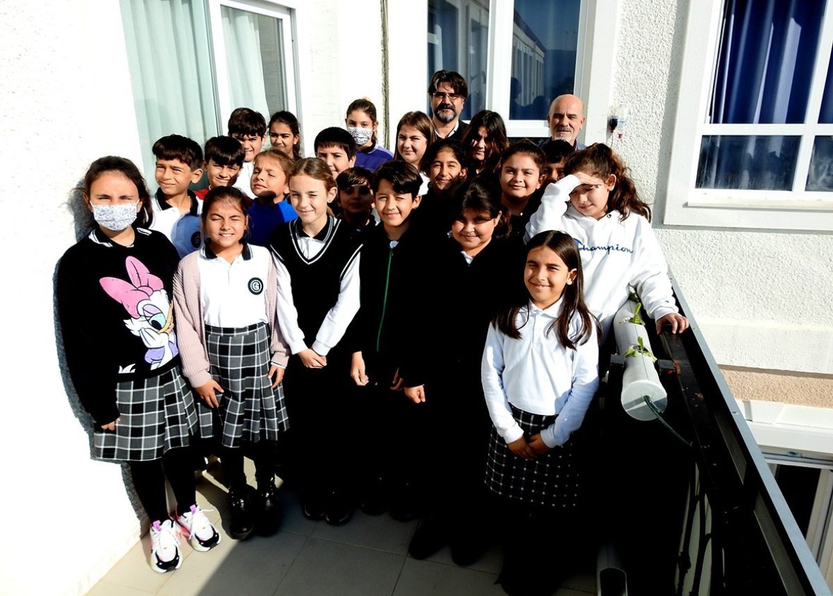 Çeşmeli öğrenciler, topraksız tarım yapmaya başladı